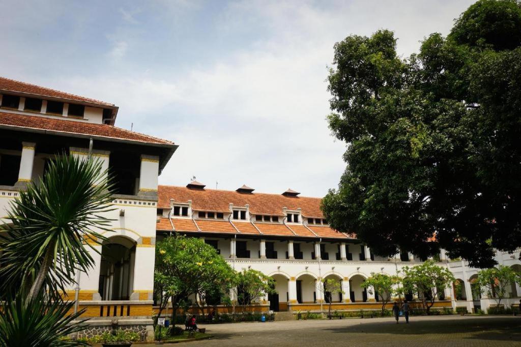 Reddoorz Syariah Near Lapangan Pancasila Simpang Lima Semarang Exterior foto
