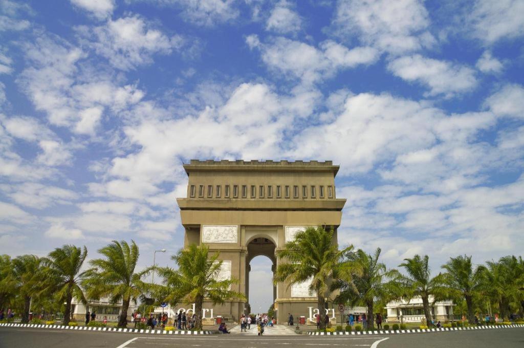 Reddoorz Syariah Near Lapangan Pancasila Simpang Lima Semarang Exterior foto
